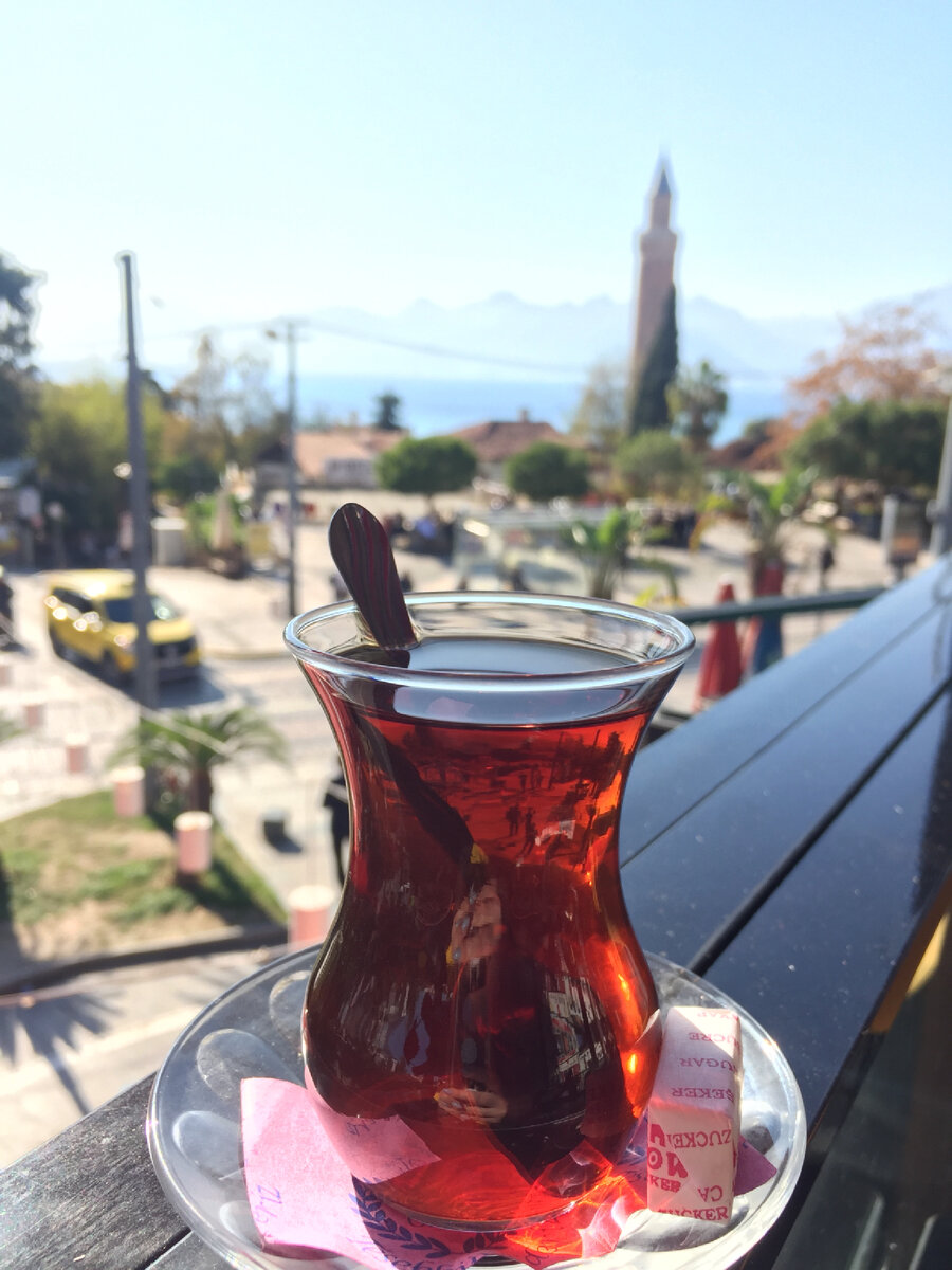 Вкуснейший чуть терпкий турецкий чай