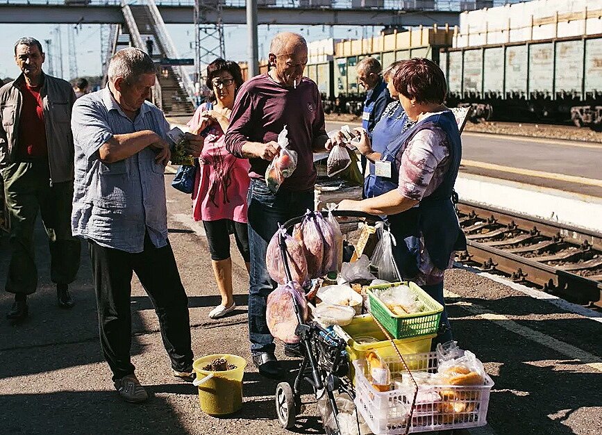 Бабки на вокзале фото