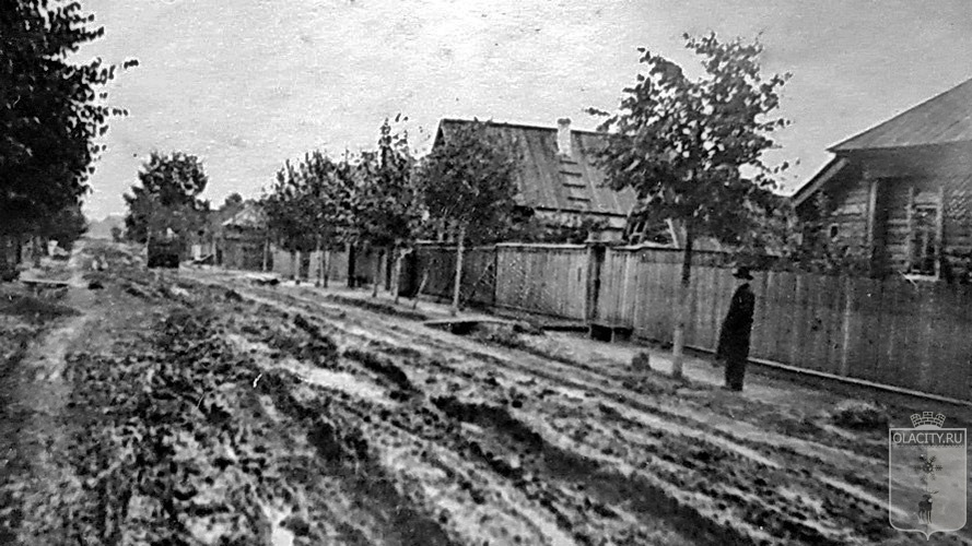 Улица Ватутина в районе дома №23 в 1963 г. Фото Л. Коптелина (http://olacity.ru/details.php?image_id=2688)