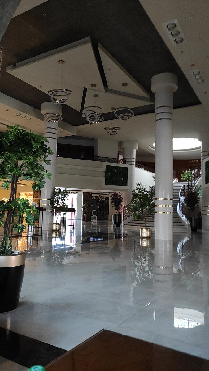 Холл отеля. Фото из личного архива.