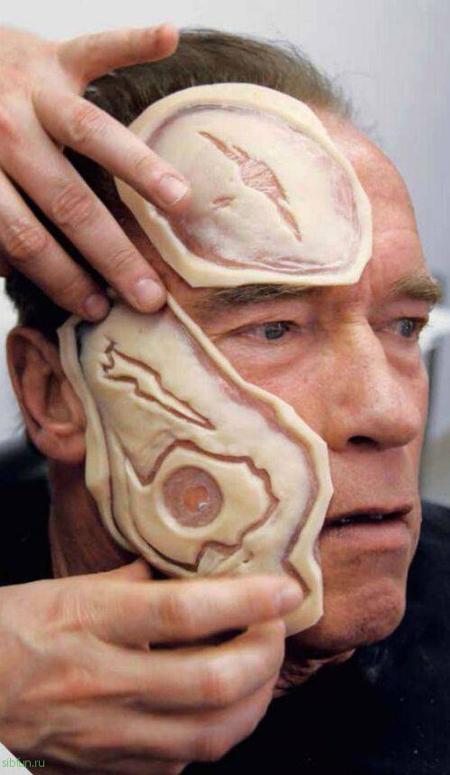 Силиконовый грим наносят на Арнольда Шварценеггера. Источник - Яндекс. Картинки 