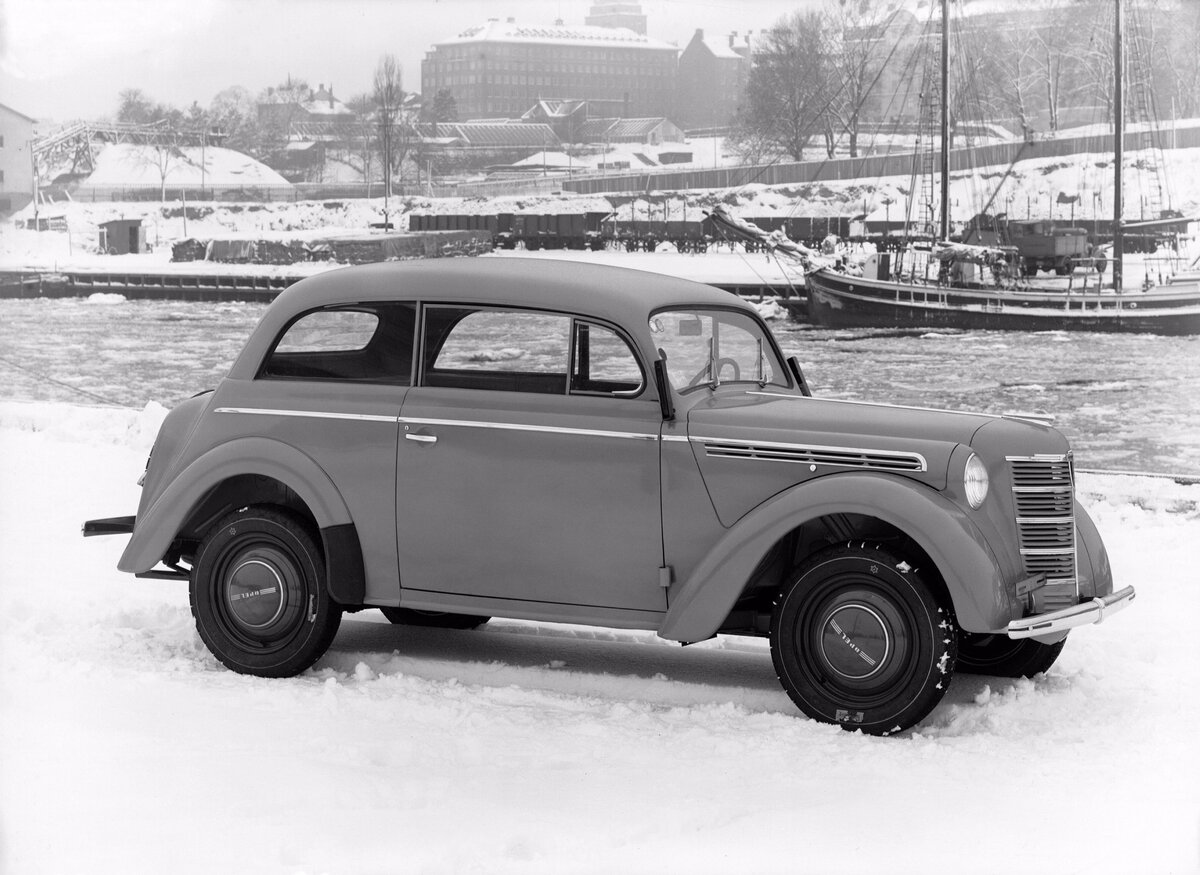 Рис. 1. 1940, “Opel Kadett K36-K38 limousine 2 turen”.