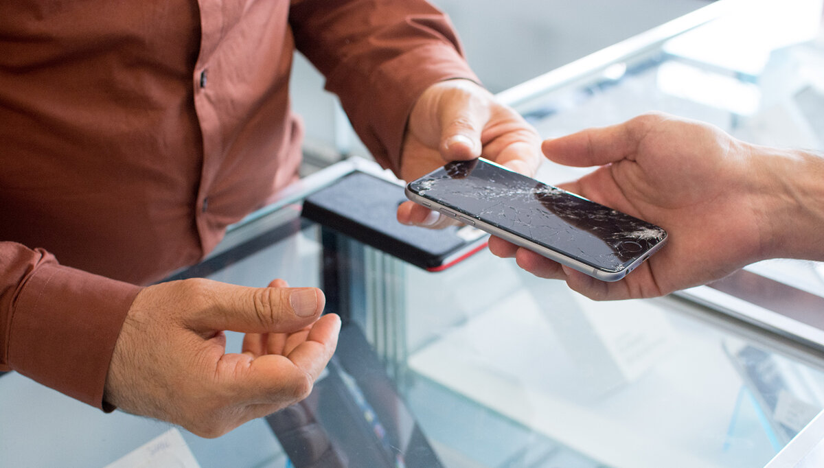 Что чаще всего ломается в смартфонах — как продлить срок службы