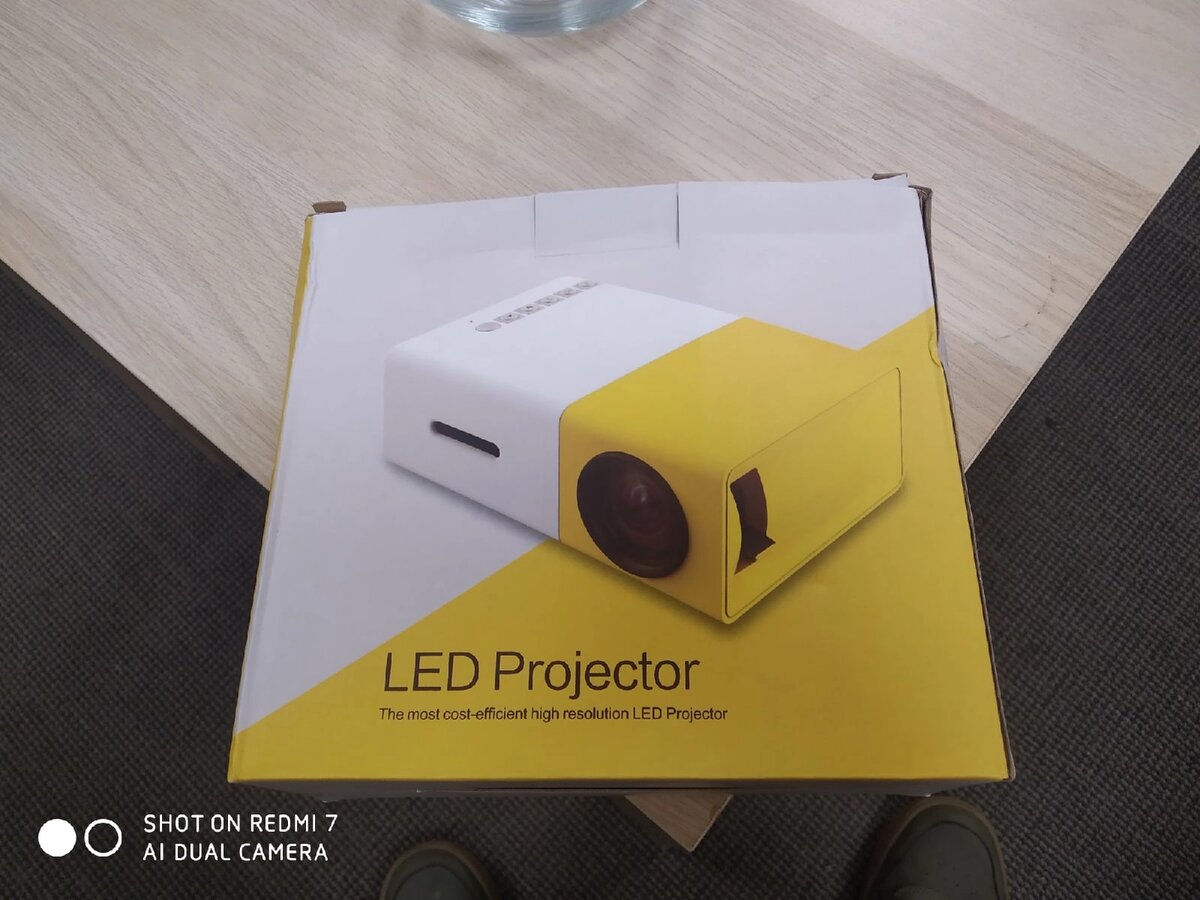 Мони проектор YG-300