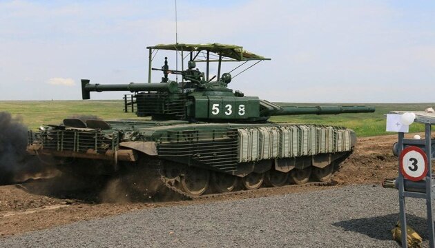 Пример противоракетного козырька на танке Т-72