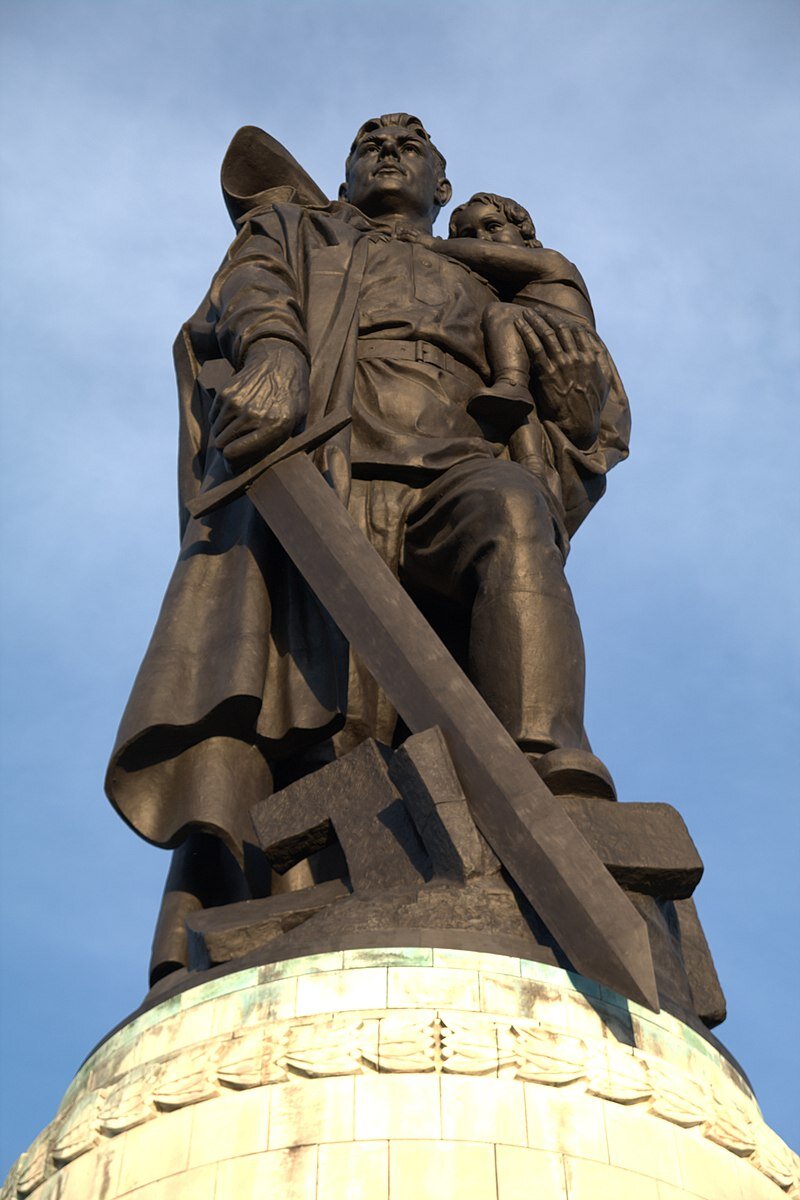 "Воин-освободитель" В Трептов-парке.