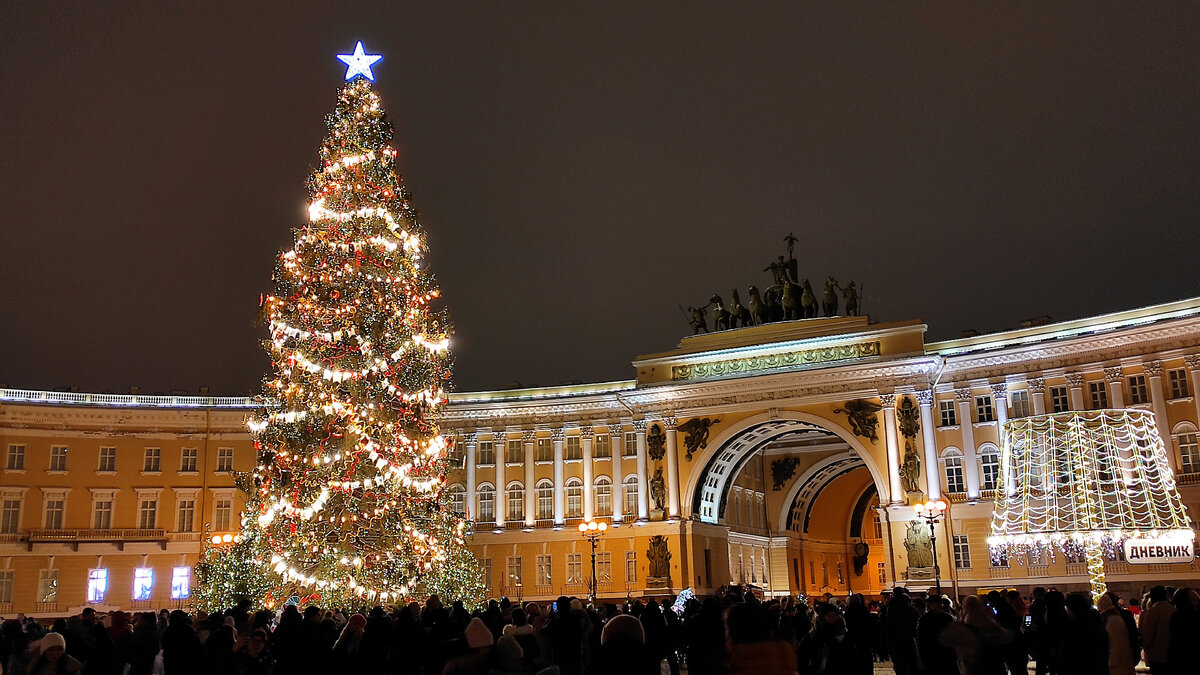 Елка на Дворцовой площади в Санкт-Петербурге. Фото: Кирилл Полиенко/Polienko: путешествуем вдвоём