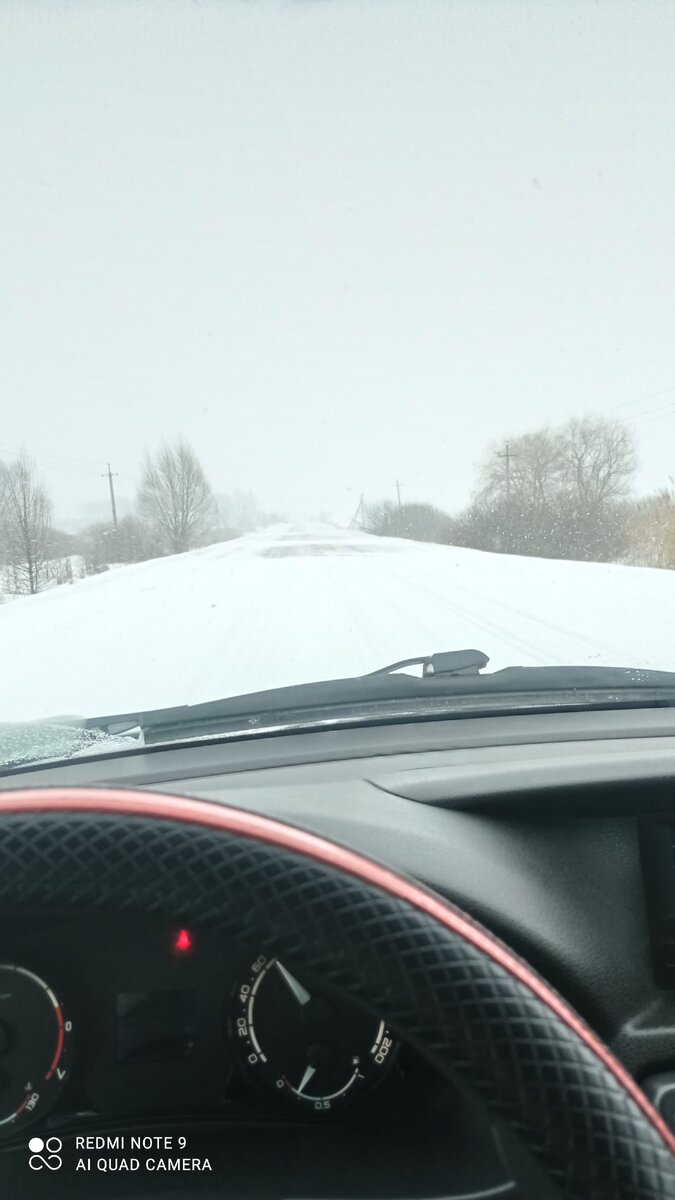 Пока ехали, вокруг красота, снег, поля в снегу пейзаж классный. 