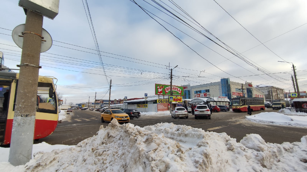 Автомобильная авария на путях, движение на ул. Коминтерна встало, 19.01.2022, фото Анастасия Васильева