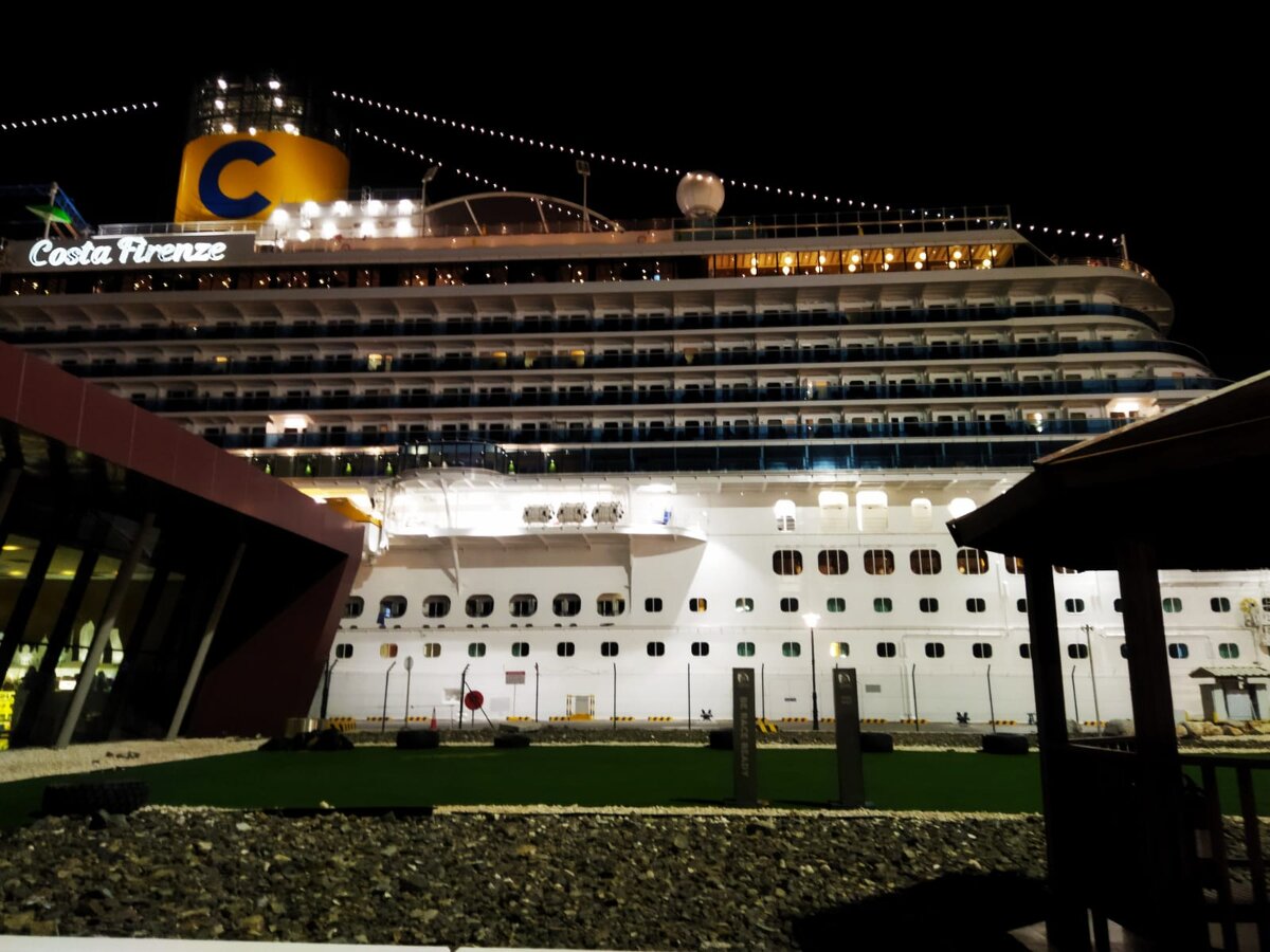 Красавец теплоход.