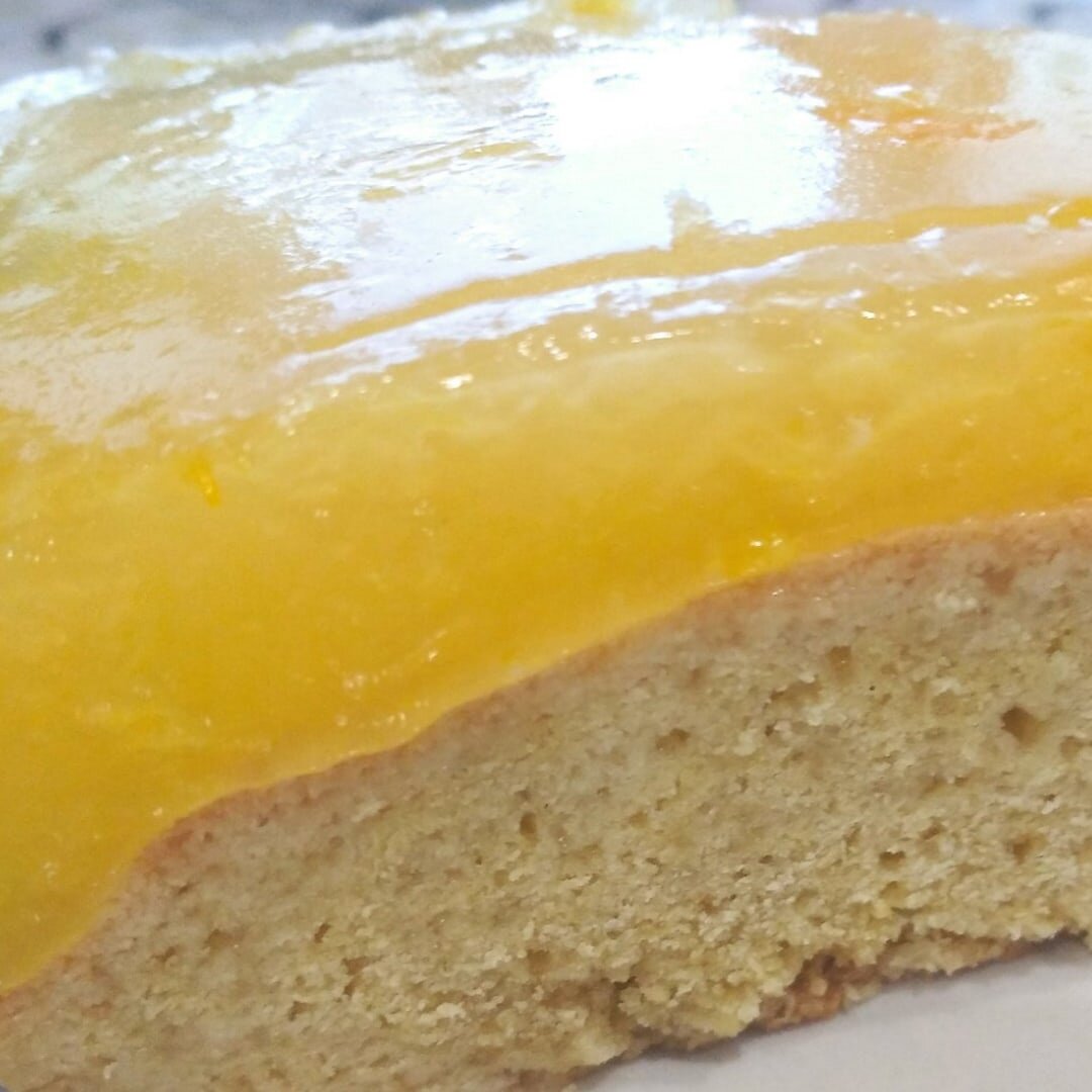 Любите десерты, на приготовление которых не потребуется много времени. Тогда Вашему вниманию представляю песочный пирог с нежной апельсиновой начинкой. Готовится очень просто и быстро.
