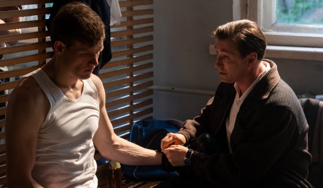 Смотрите спортивную драму «Мистер Нокаут» с Сергеем Безруковым и Виктором Хориняком с 23 февраля