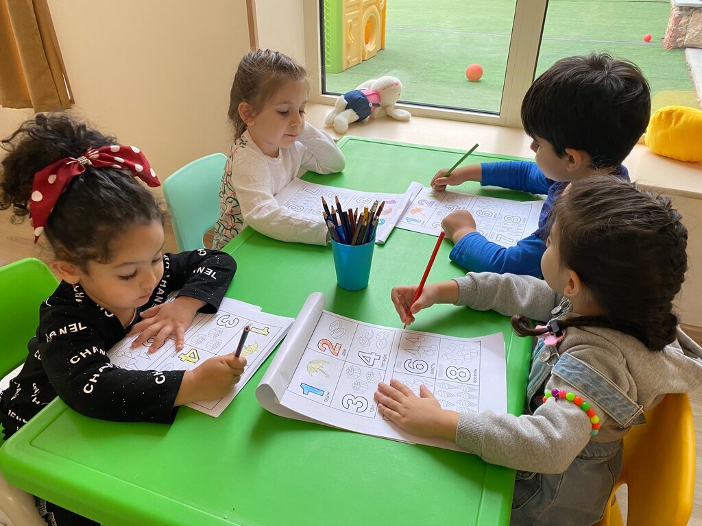 В русский детский сад ходят только дети военных!