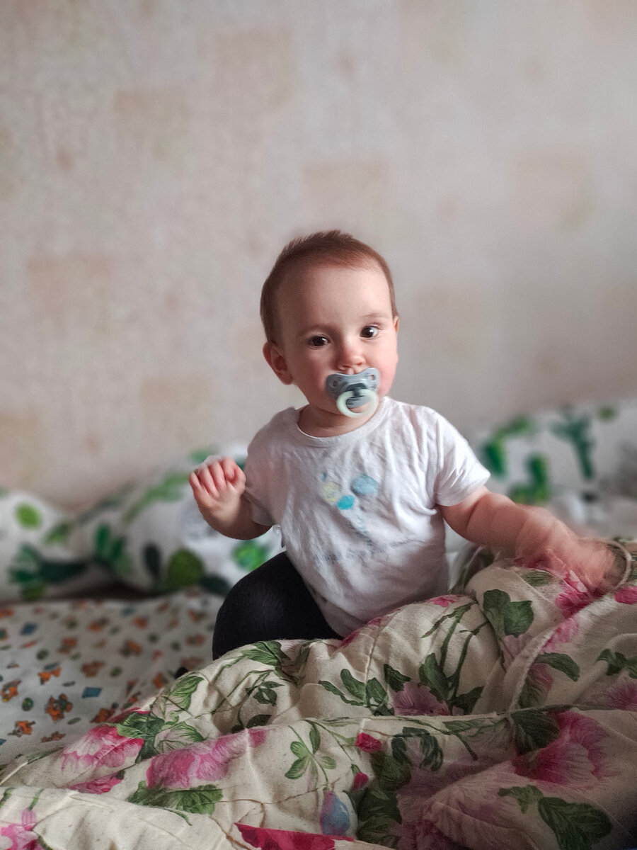Здесь Еве 6-7 месяцев.