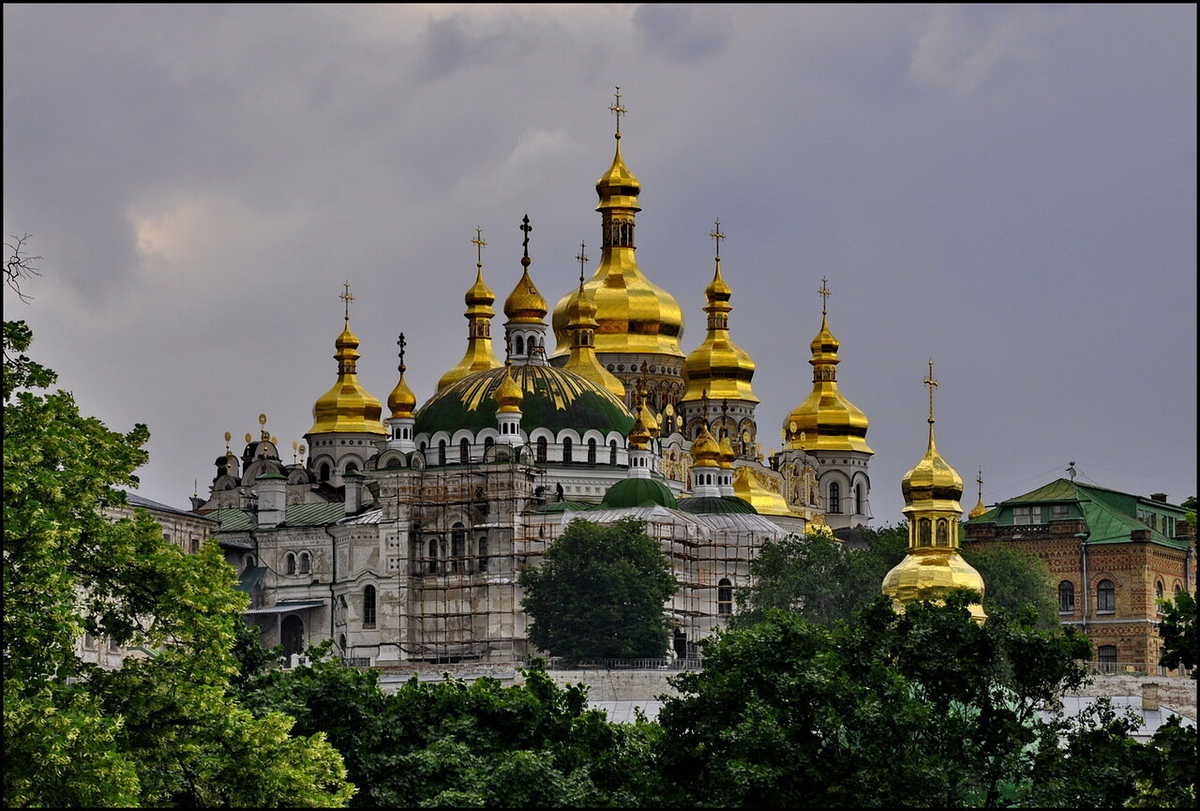 Православная церковь украины. Свято Успенская Киево Печерская Лавра. Киево-Печерская Лавра (Печерский монастырь). Киево-Печерский монастырь 1051. Киево Печерская лав ар в Киеве.