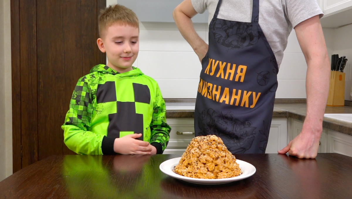 Муравейник из сгущенки и печенья без выпечки