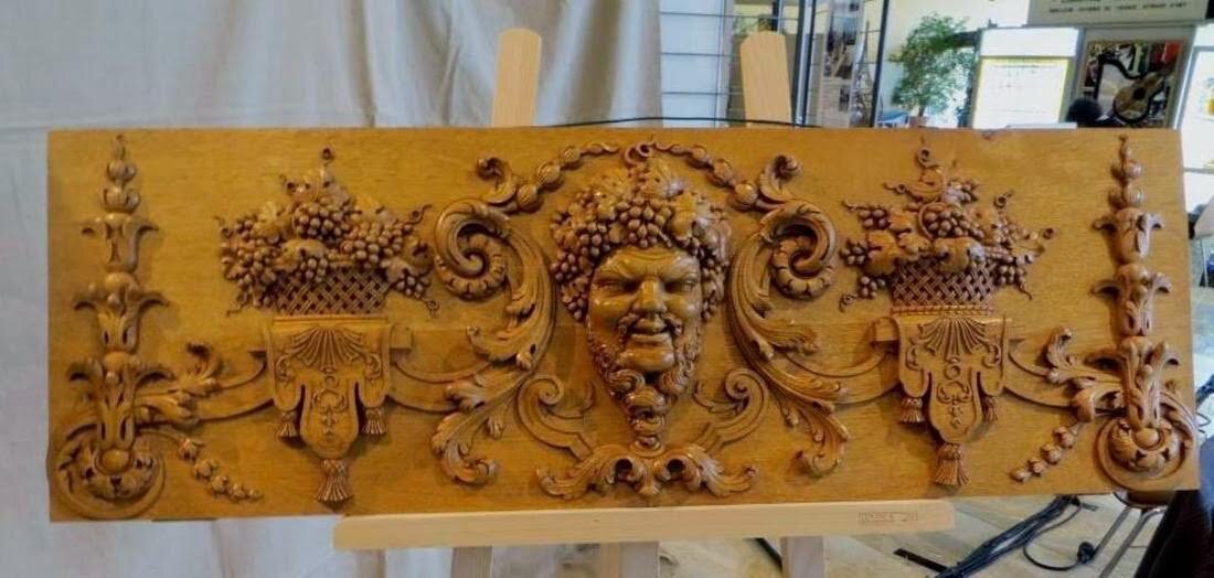 Резьба по дереву в стиле барокко выполнена французским мастером.