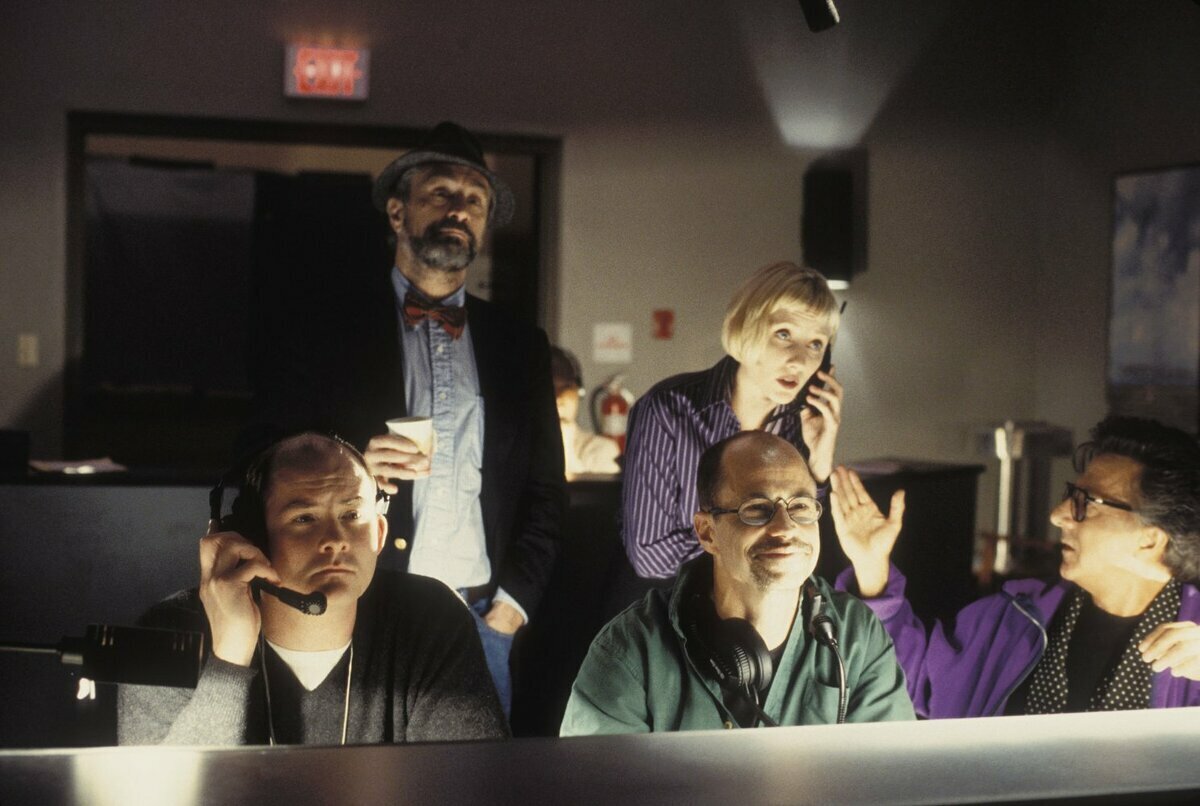 Команда проекта в работе (кадры из фильма, фото с интернета)