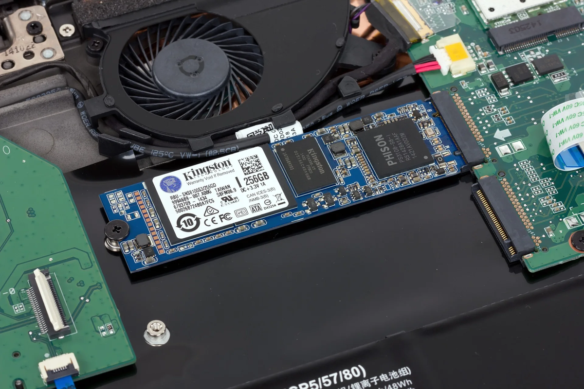 Как сделать внешний ssd. SSD m2 для ноутбука Acer Aspire. Слот для m2 SSD В ноутбуке. Жесткий диск ссд м2. SSD m2 для ноутбука ASUS.