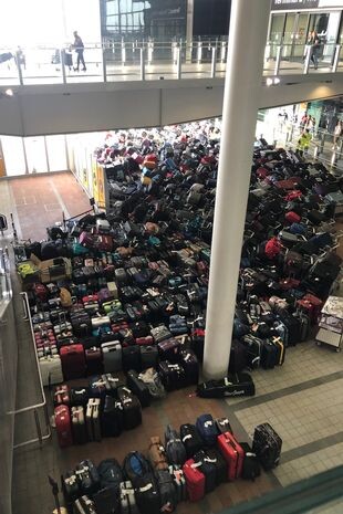 Ящики были сложены у подножия эскалатора в терминале 2 Хитроу ( Изображение: Sky News)