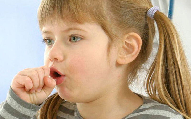 Звук кашля. Кашель при соплях у ребенка. Ребенок кашляет. Видео лающего кашля у детей. Звук лающего кашля у ребенка слушать.