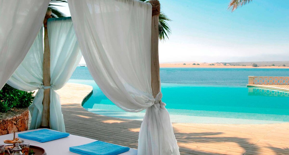 Лагуна и пляж в Уалидии в Марокко со стороны риада La Sultana