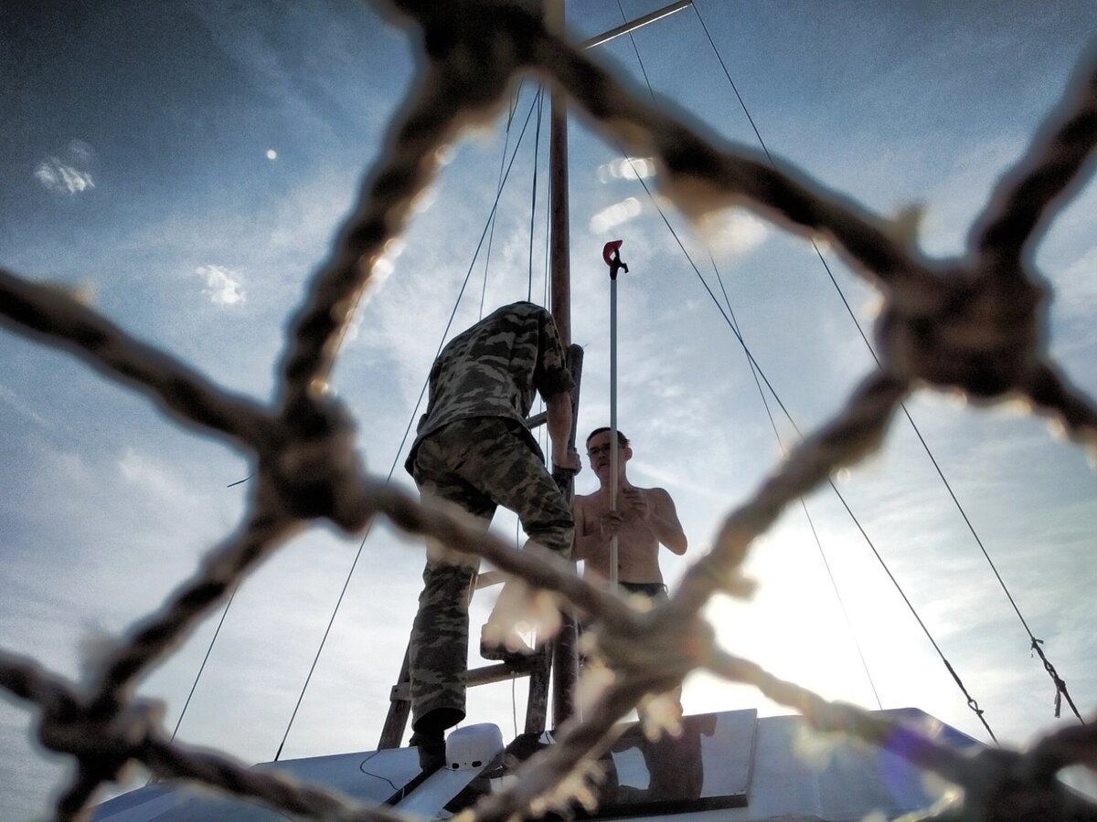 Подготовка яхты Байкал к спуску