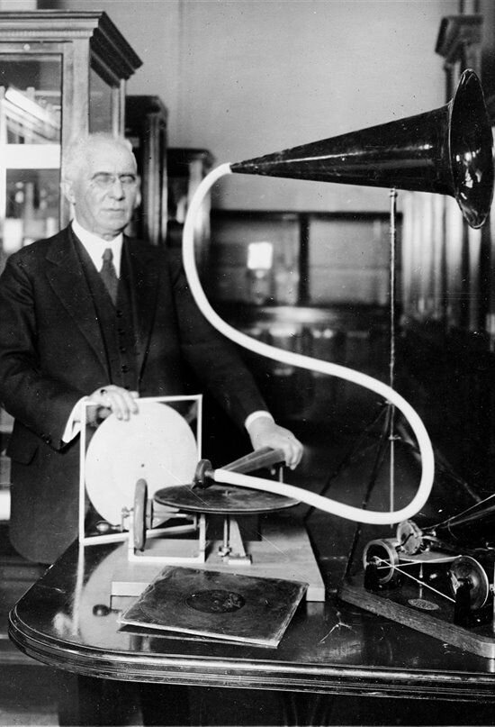 Эмиль Берлинер и его первый граммофон