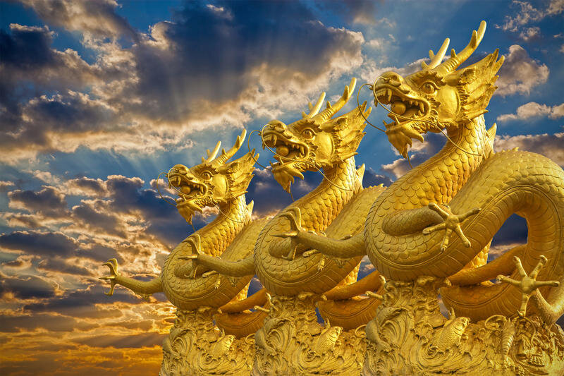 Дракон какая страна. Статуя золотого дракона Китай. Древнекитайская статуя дракона. Золотой дракон древнего Китая. Желтый дракон Китай.