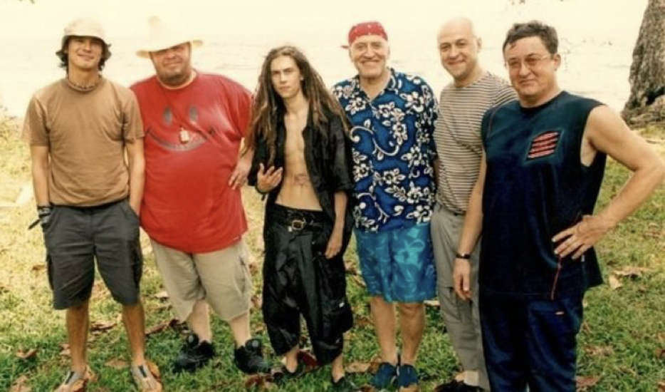 На съемках передачи «Последний герой»: Децл рядом с Дроздовым 