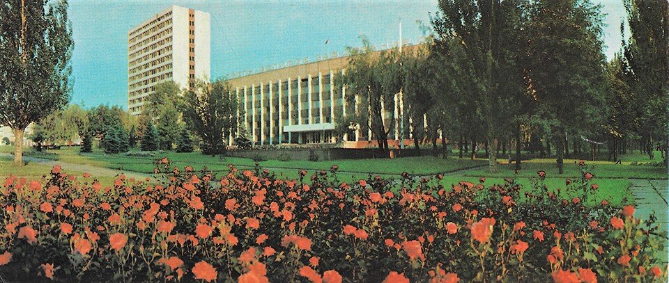 Жданов (Мариуполь). Горисполком