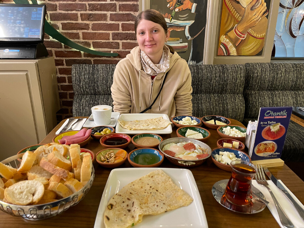 Пробовали кахвалти в разных кафе, но вкуснее всего нам подавали в отелях и гестхаусах