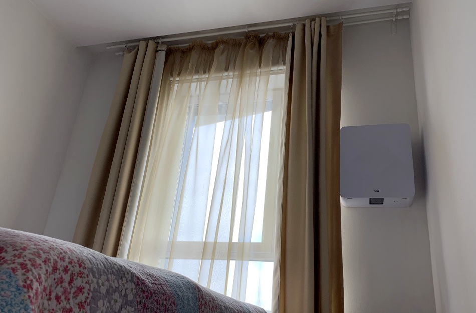 Бризер органично вписывается в интерьер частного дома