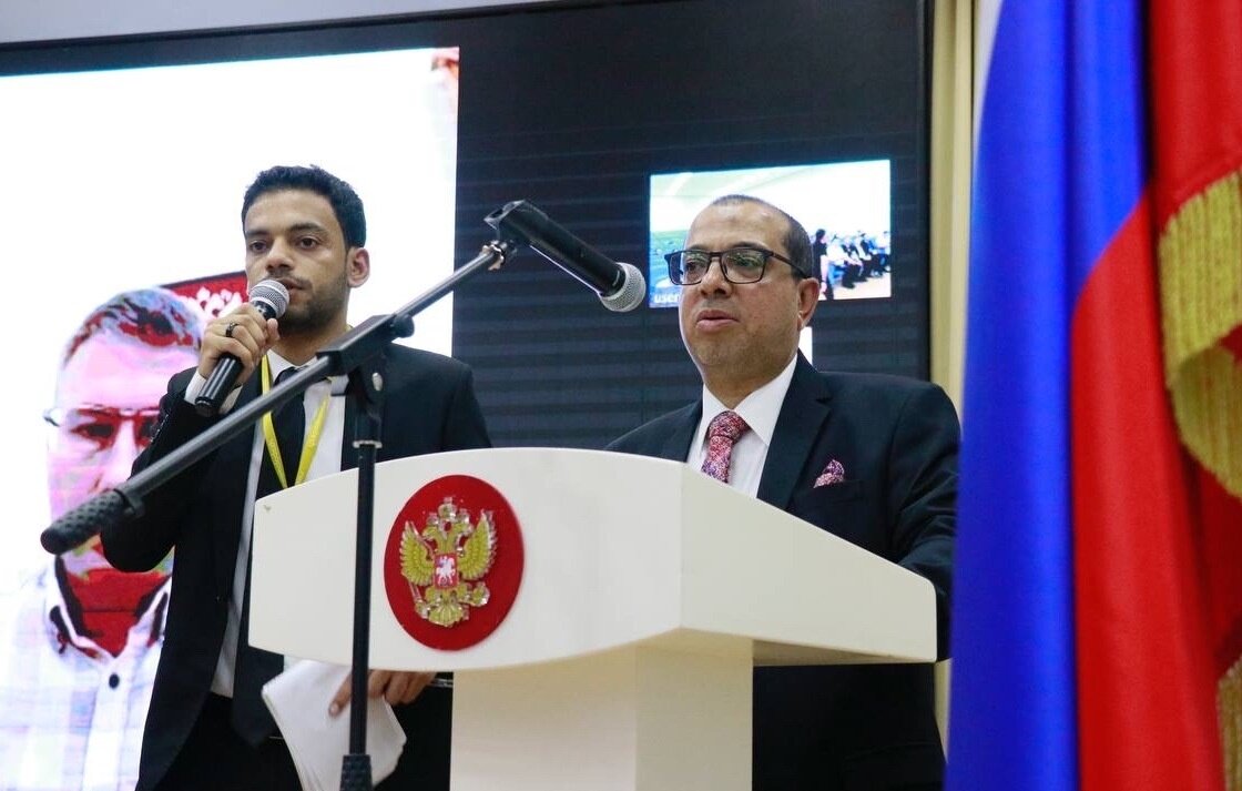    Руководитель делегации Египта на Российско-Египетском молодежном форуме Алааелдин Эль-Дисоки (справа)  Мария Ибрагимова/ТАСС