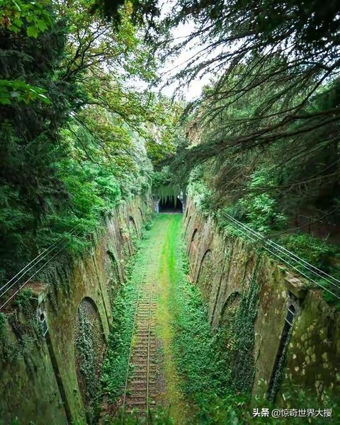 20 de locuri abandonate și pustii care te vor face să fii martor la puterea nemărginită a naturii