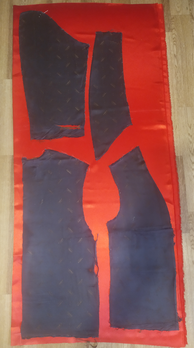 Выкраиваю новые детали подкладки, закладывая бо́льшие припуски для подгонки