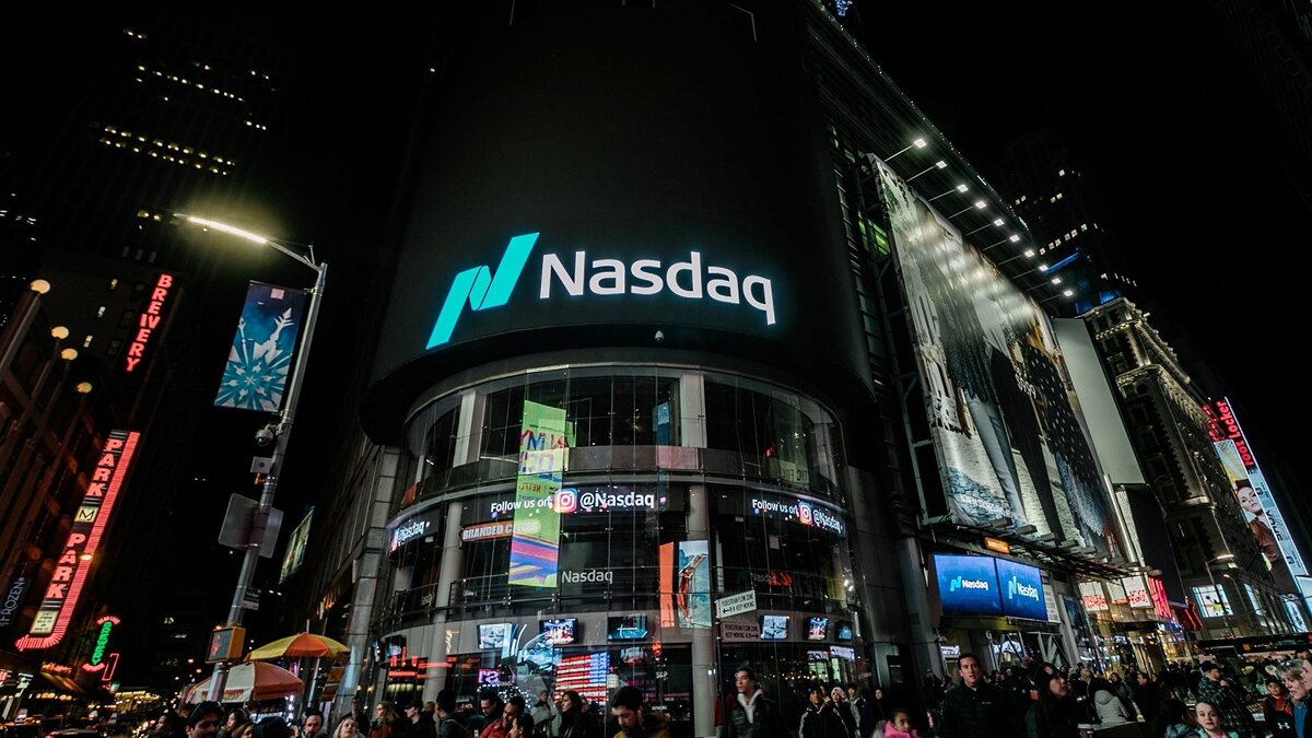    % Здание американской биржи NASDAQ в Нью-Йорке© РИА Новости . Джина Мун