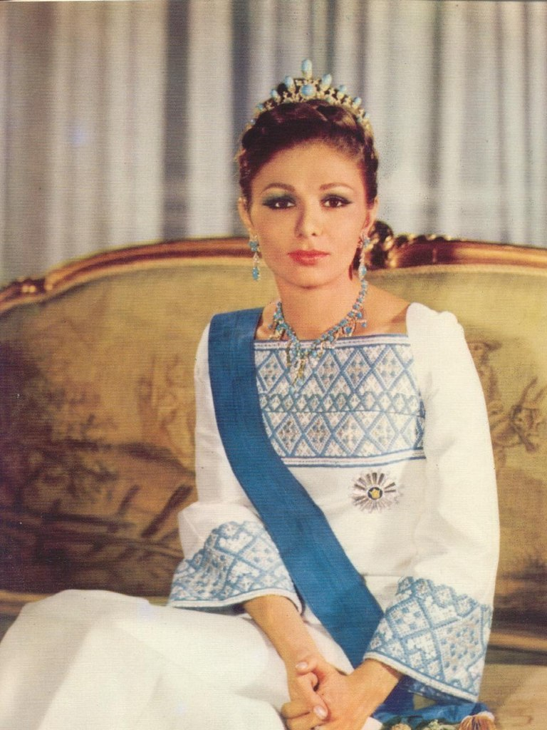 Королева Фарах, с ней всё в порядке