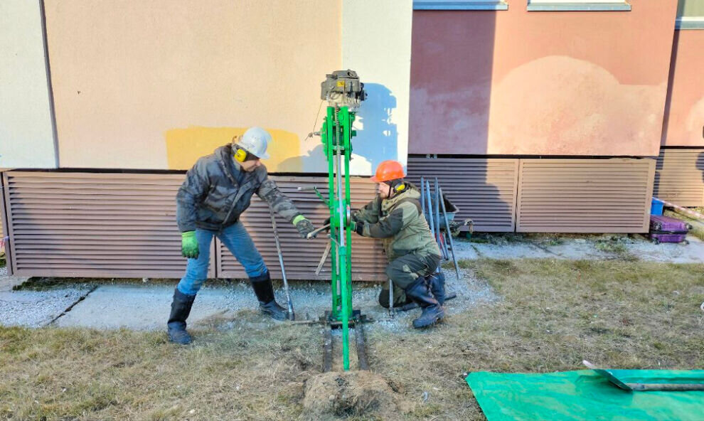    В Салехарде мерзлотоведы оборудовали термометрические скважины рядом с многоквартирным домом