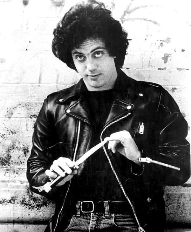 Билли Джоэл. Да, он не выглядит, как Джастин Бибер...