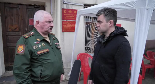 Ивановский губернатор после жалоб граждан на облавы с вручением повесток призвал военкома наказать виновных. Видео © t.me / ivanovoobl