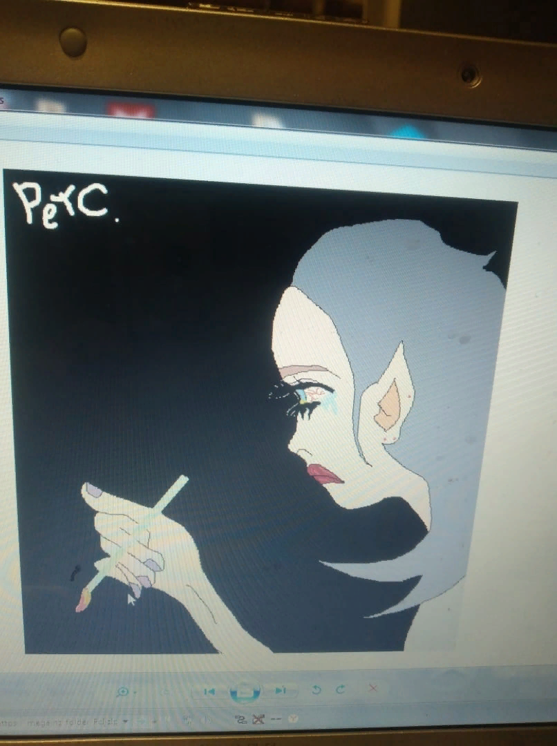 На плите жарила картошку вкусную (вроде)