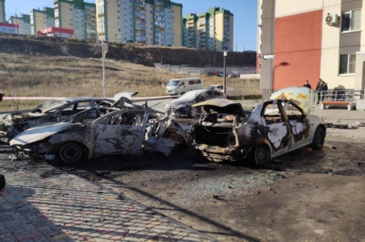    От машин остались только остовы.