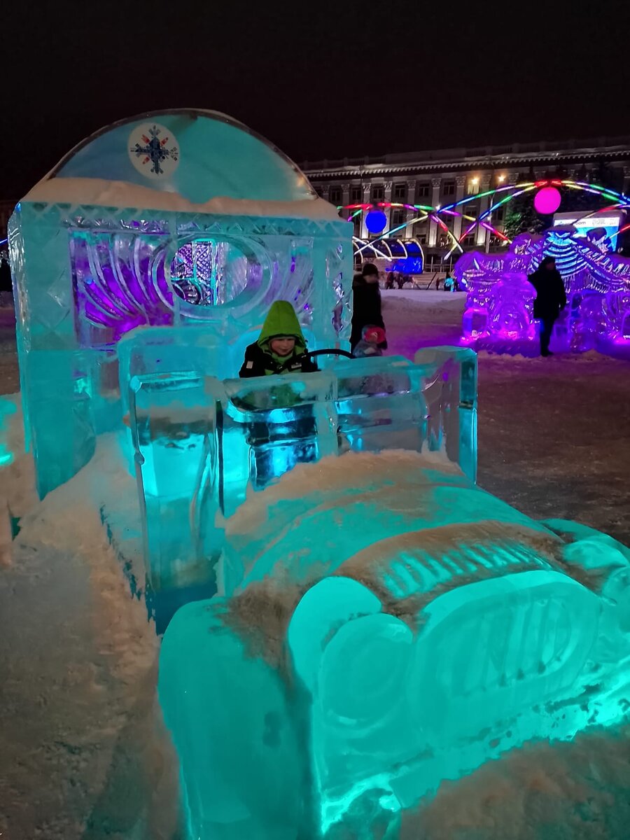 Сына новую тачку себе взял