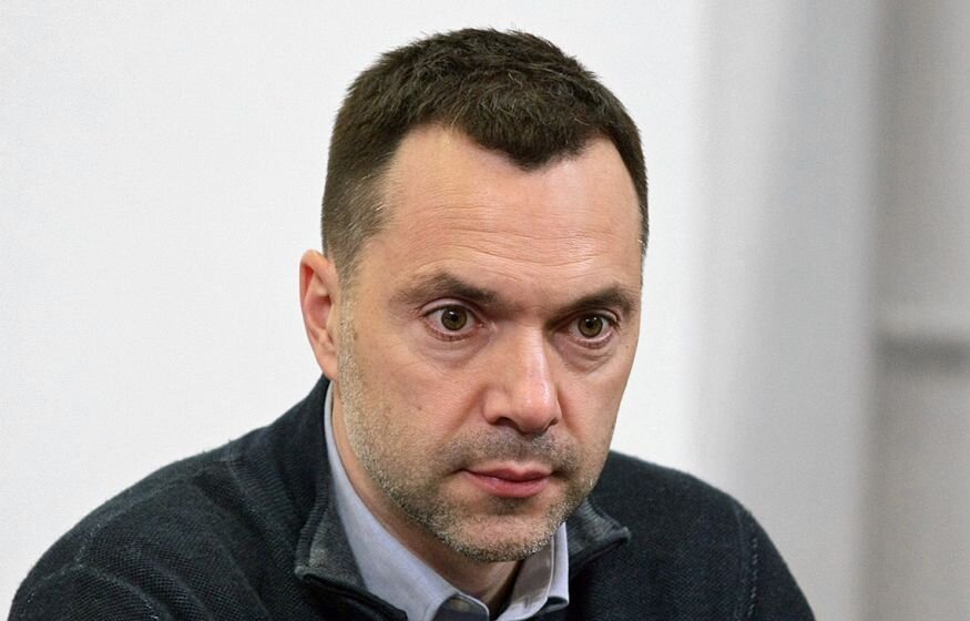    Экс-главного спикера Киева Арестовича внесли в черный список Украины