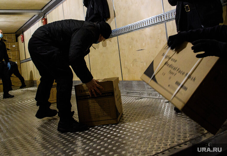    Волонтеры собрали помощь в Екатеринбурге и других городах, а потом отвезли ее в зону СВО