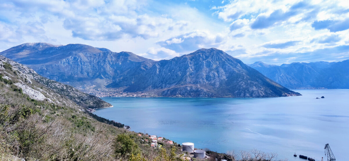 Бока-Которский залив встретил нас вот так))