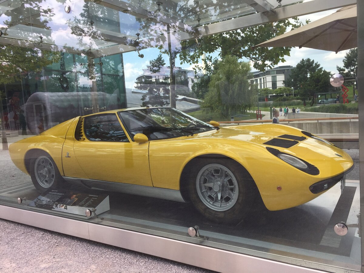 Это экземпляр P400 из Autostadt (Автоштадт-Вольфсбург) Германия, фоты жены 2017г, были там:)