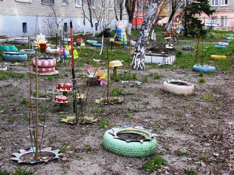 Красота" из покрышек вне закона: за клумбы из старых шин во дворах теперь начнут штрафовать
