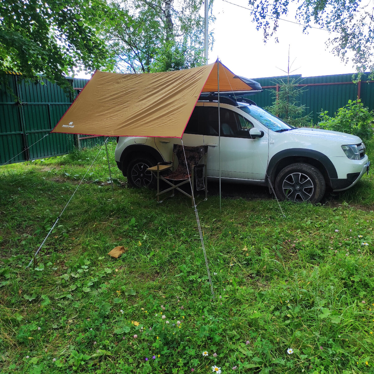 Вот что получилось. Места достаточно для стола и 4 кресел